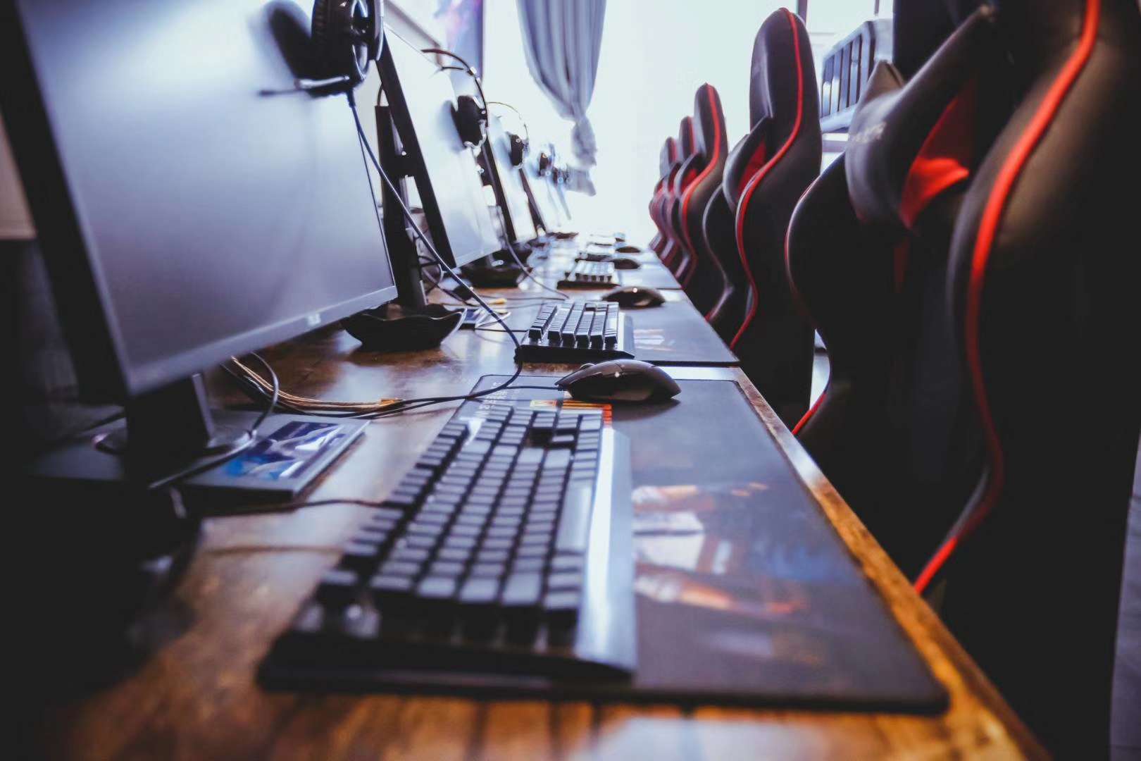 电竞主题酒店,应该怎么弄?投资大概多少?怎么收费