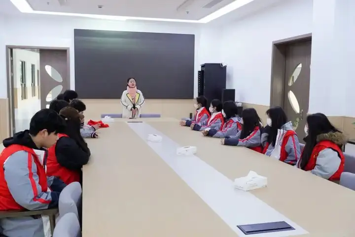 【活力校园】童趣欢腾迎新年 青春助力传情 | 我校学子参与塘栖第一幼儿园元旦迎新游园志愿服务活动！