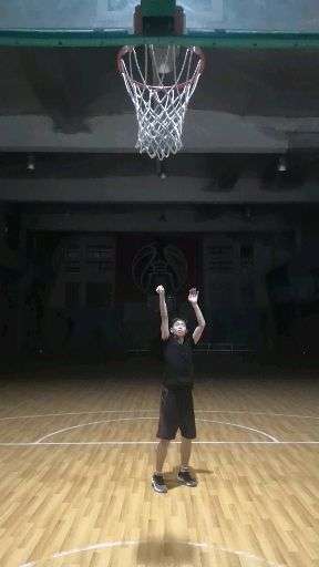 怎么拥有一个好看的投篮姿势 v2-b5d4d78224c11b0bd224128103ef32b3_720w.jpg?source=1940ef5c