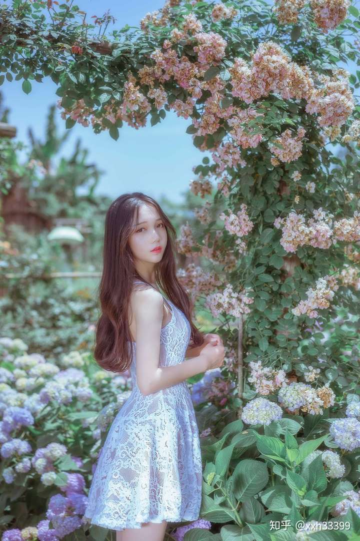 你见过最漂亮的女生长什么样?