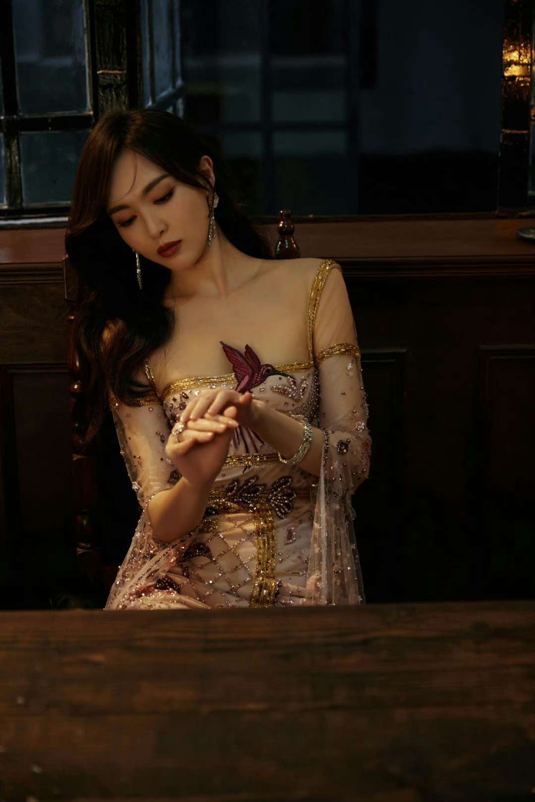 阿东 的想法: 唐嫣 时尚芭莎年度派对第二套造型,来自g… - 知乎