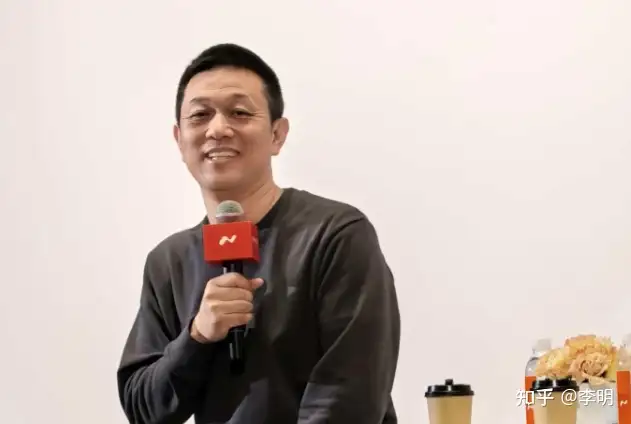 李斌称汽车迭代不再由发动机定义，是芯片、电子电气架构和智能化水平驱动，不迭代就没法参与竞争，如何解读？