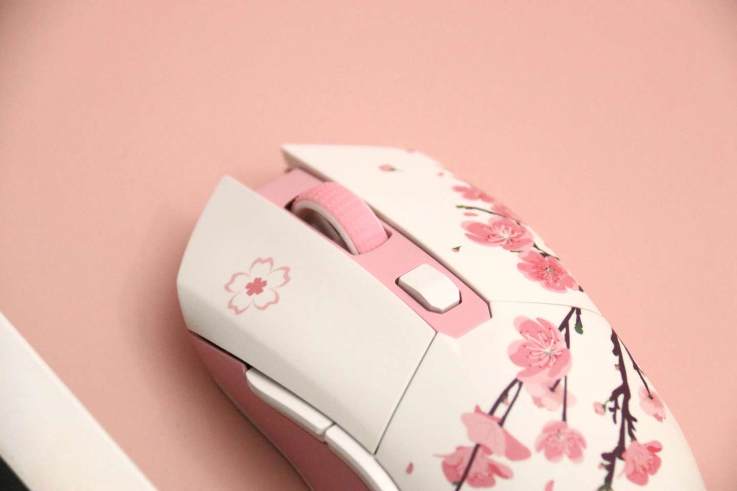 达尔优EM901双模轻量化鼠标:轻量化设计,握感更舒适