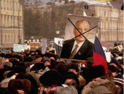 1991 年 12 月 25 日，苏联总统戈尔巴乔夫辞职，12 月 26 日苏联最高苏维埃宣布苏联解体，标志着冷战和两极格局的结束，雅尔塔体系瓦解。