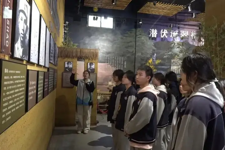 【红色校园】鲜花祭英烈 薪火永相传 | 塘栖校区开展清明祭扫活动!(图23)