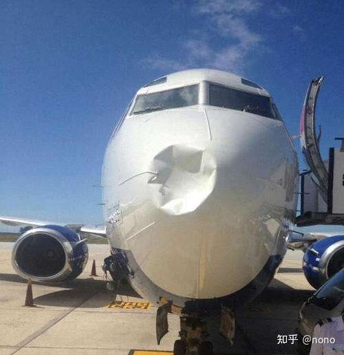 击中或击穿机身蒙皮,也会损坏飞机的整体结构,影