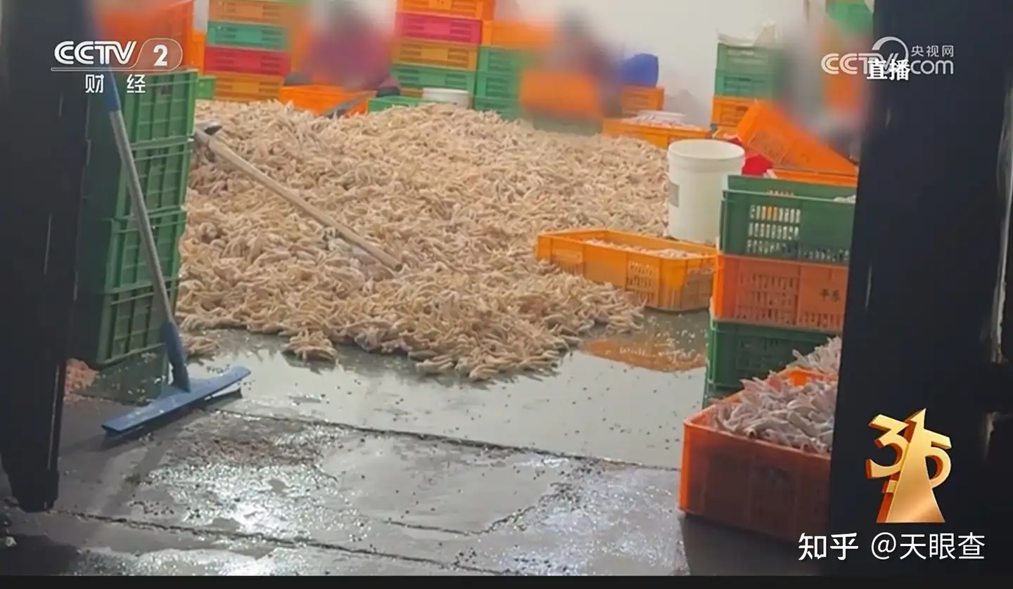 315 晚会曝光网红鸡爪使用双氧水漂白，生产环境脏乱不堪，对健康危害有多大？