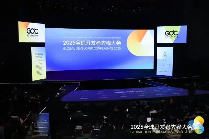 全球顶级AI大咖空降上海，千亿资本百万年薪引爆人才争夺战！机器人上街遛狗