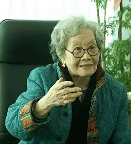 如何评价回婉华艺术特点