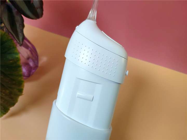 秒秒测便携式智能冲牙器——齿间洁净,一按即可