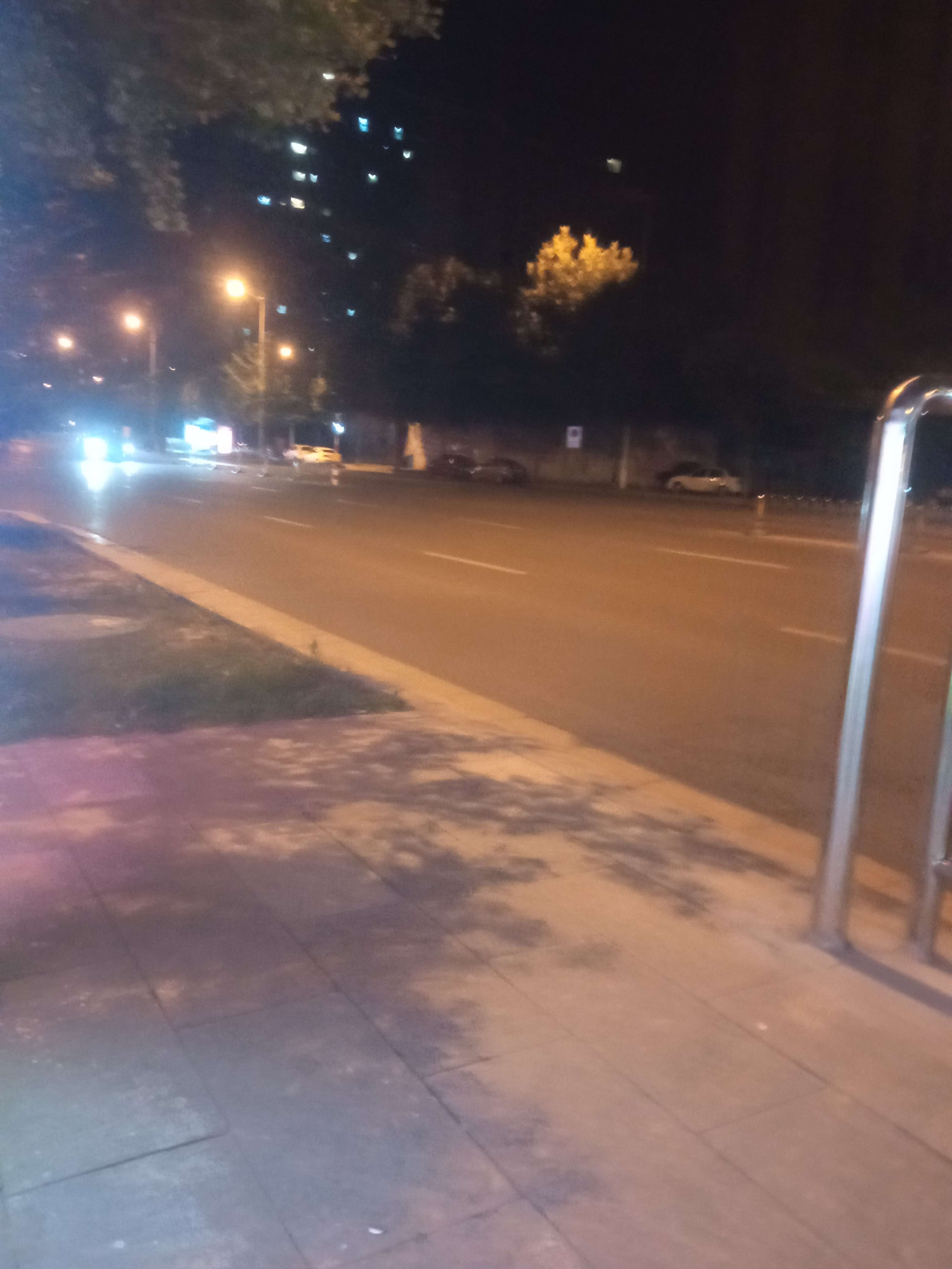 云淡风轻 的想法: 夏天凌晨 | #城市过夏天# 凌晨的公交车站… - 知乎