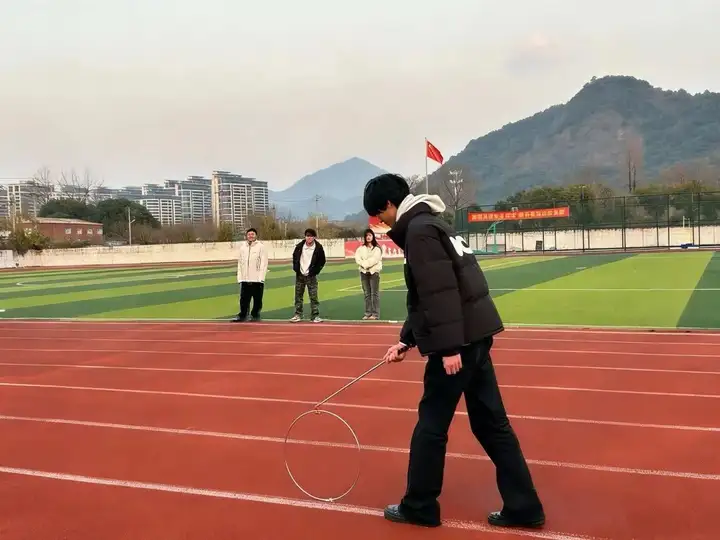 浙江省广播电视中等专业学校富阳校区趣味运动会圆满结束!(图10) 浙江省广播电视中等专业学校富阳校区趣味运动会圆满结束!(图10)