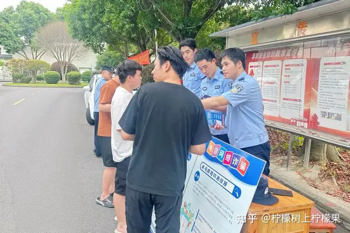 【平安校园】警校联动筑防线 反诈宣传护校园 | 我校富阳校区开展反诈宣传活动！