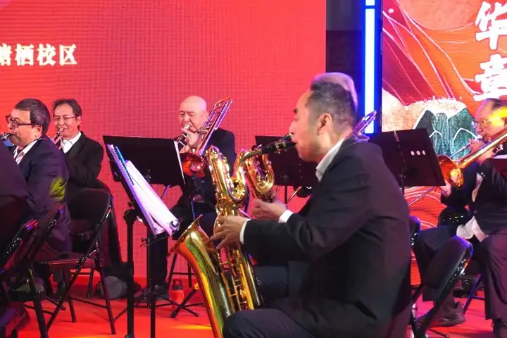 浙江省广播电视中等专业学校元旦专场演出!(图9) 浙江省广播电视中等专业学校元旦专场演出!(图9)