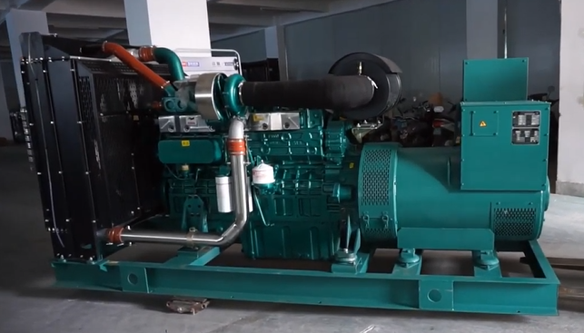 1000KW柴油发电机组采用玉柴生产的YC12VC1680-D31优质柴油作为动力