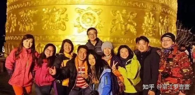 去云南玩一个星期报团多少钱?
