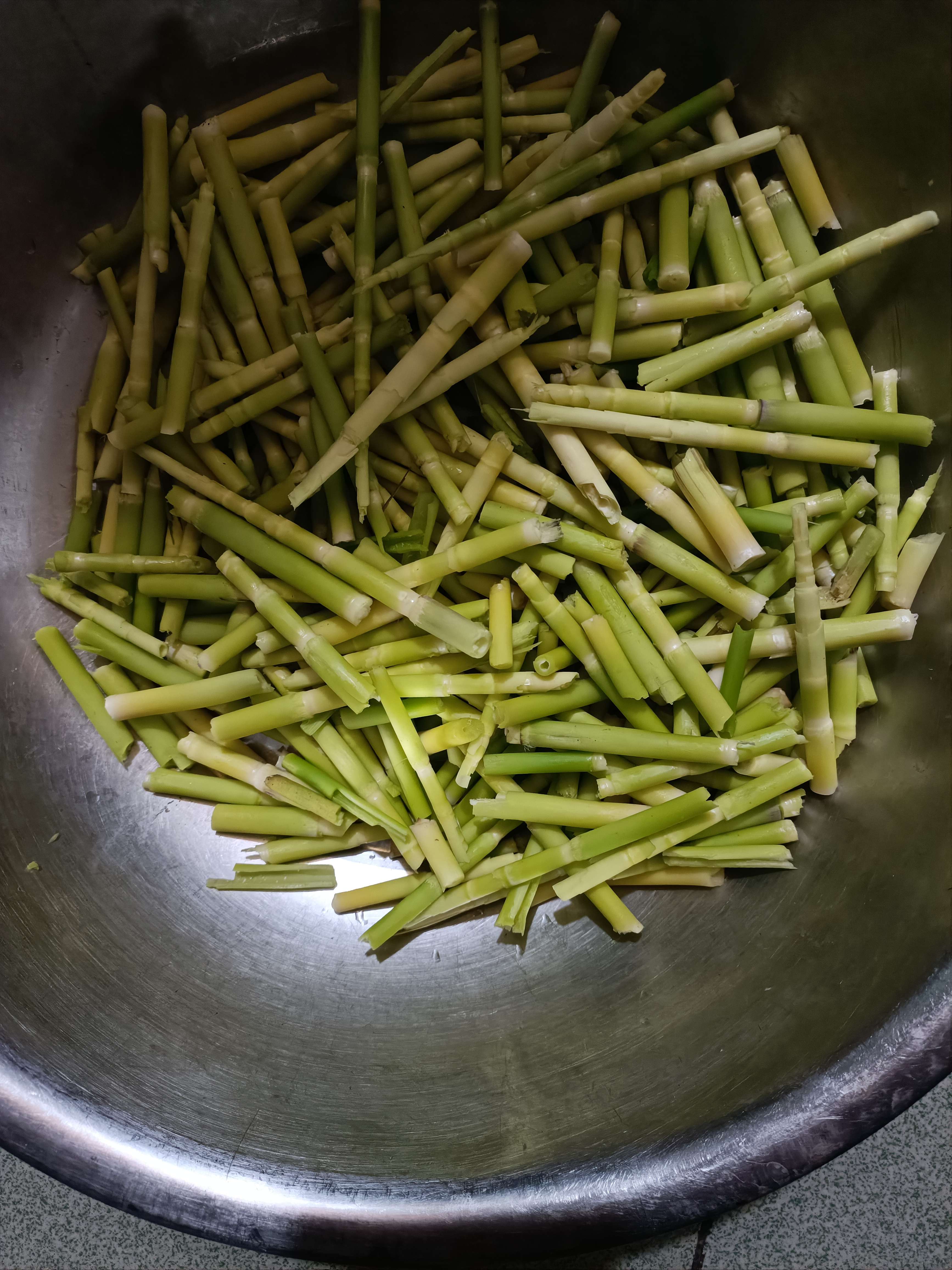 右耳向学 的想法: 笔杆笋 因其长得像笔杆而得名 - 知乎