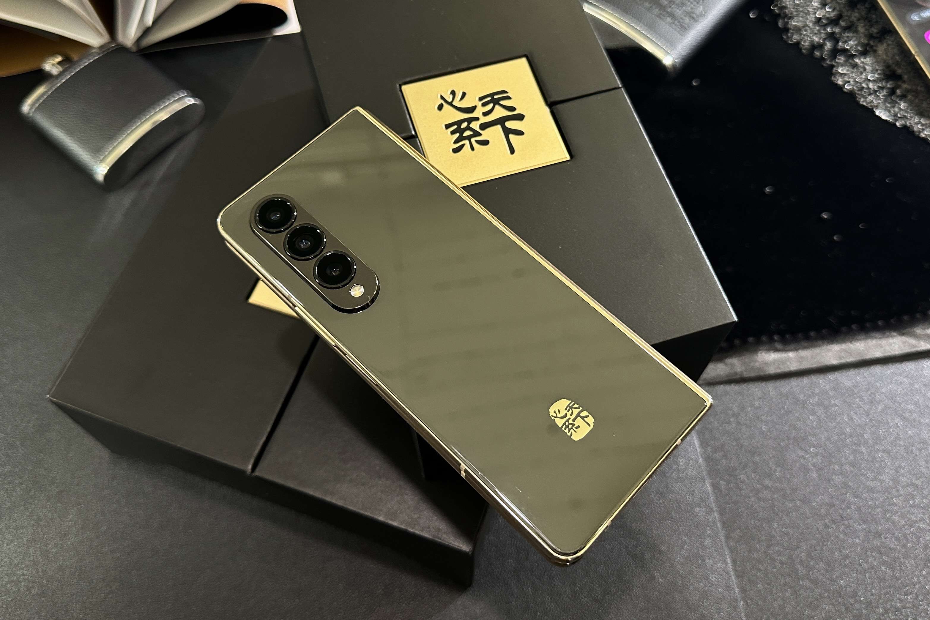 10月21日三星w21w23flip正式发布在现场拍了一组真机图676767