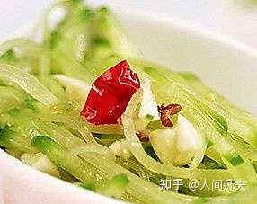鸡皮肤吃白萝卜会好吗(白萝卜经常吃能美白皮肤吗)