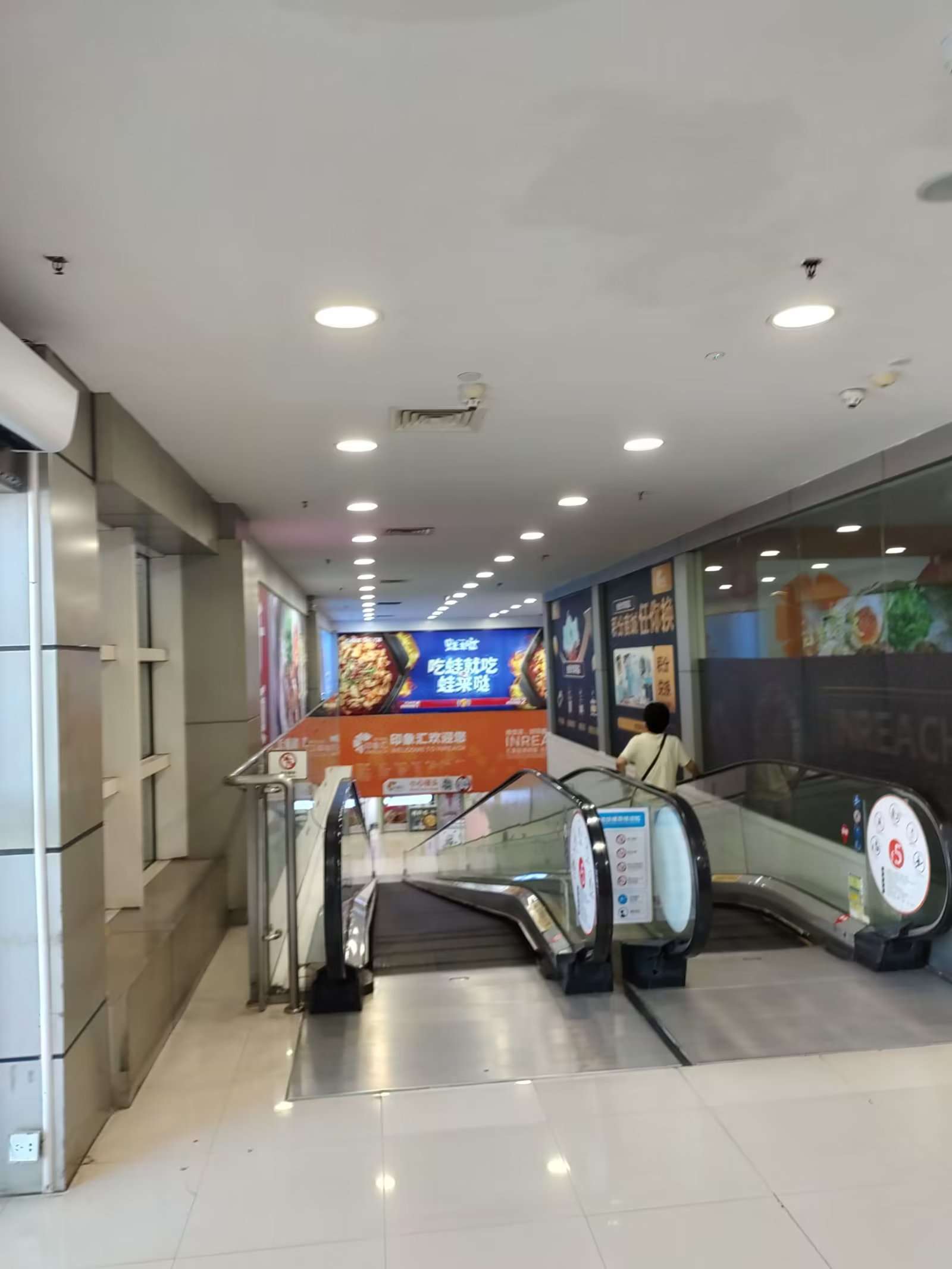 石首王子 的想法: 沃尔玛超市印象汇店以前非常热闹 | 沃尔… - 知乎