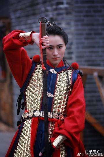 巾帼英豪的汉服妆容和发型应该是怎样的?