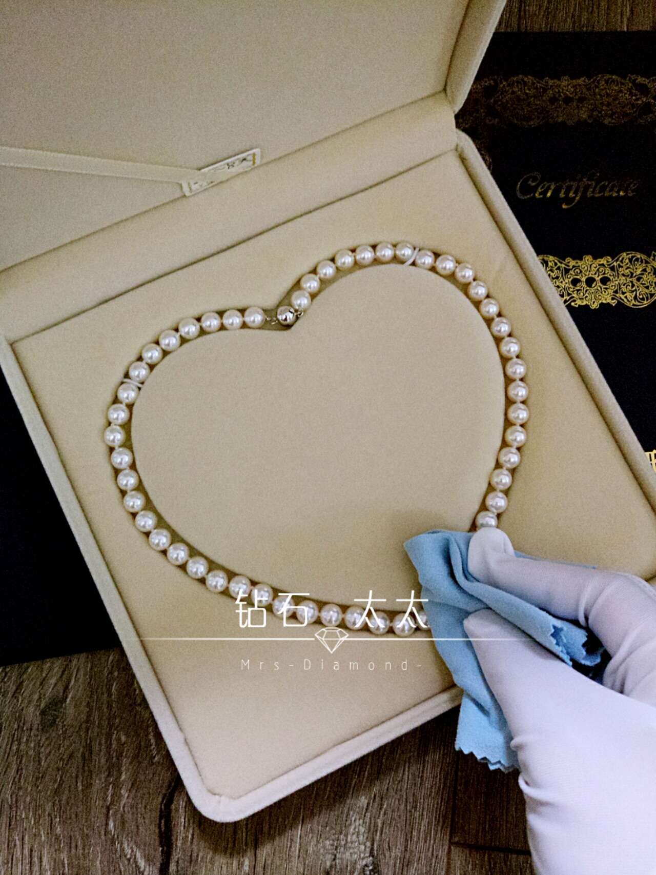 钻石太太caroline 的想法: 希望它们能记录一百个闪光的时刻✨