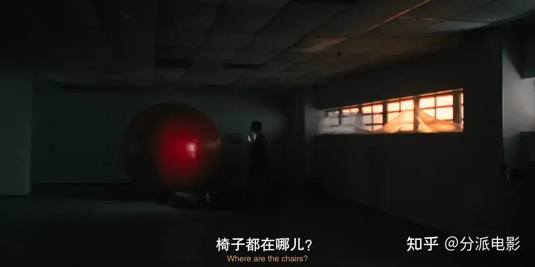 《椅子公司》烂番茄100%，职场喜剧癫狂又惊悚