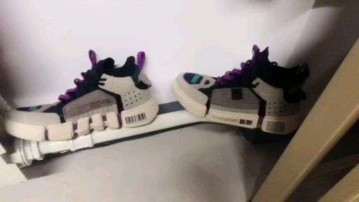 鞋子怎么洗干净视频 v2-f253ada8802cd1cb7563f24f758e057e_720w.jpg?source=1940ef5c