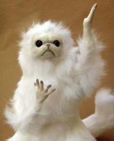 最近经常看到的一个白色摊手瞪着眼睛的猴子表情包的出处哪里