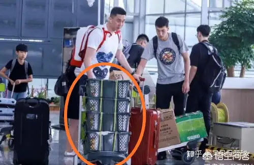 征战客场，杜峰指导为何带着好几箱水果呢？