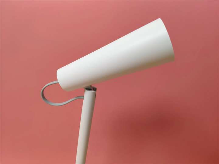 米家智能充电台灯评测：摆脱电源线束缚的光之小精灵