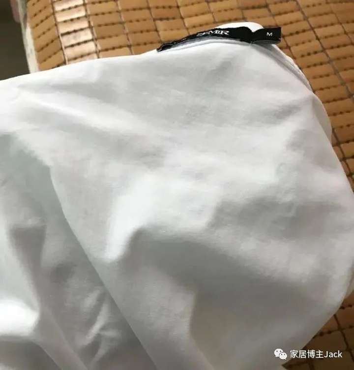 白衣服变黄怎么样才能洗白（衣服放一年发黄了怎么洗）