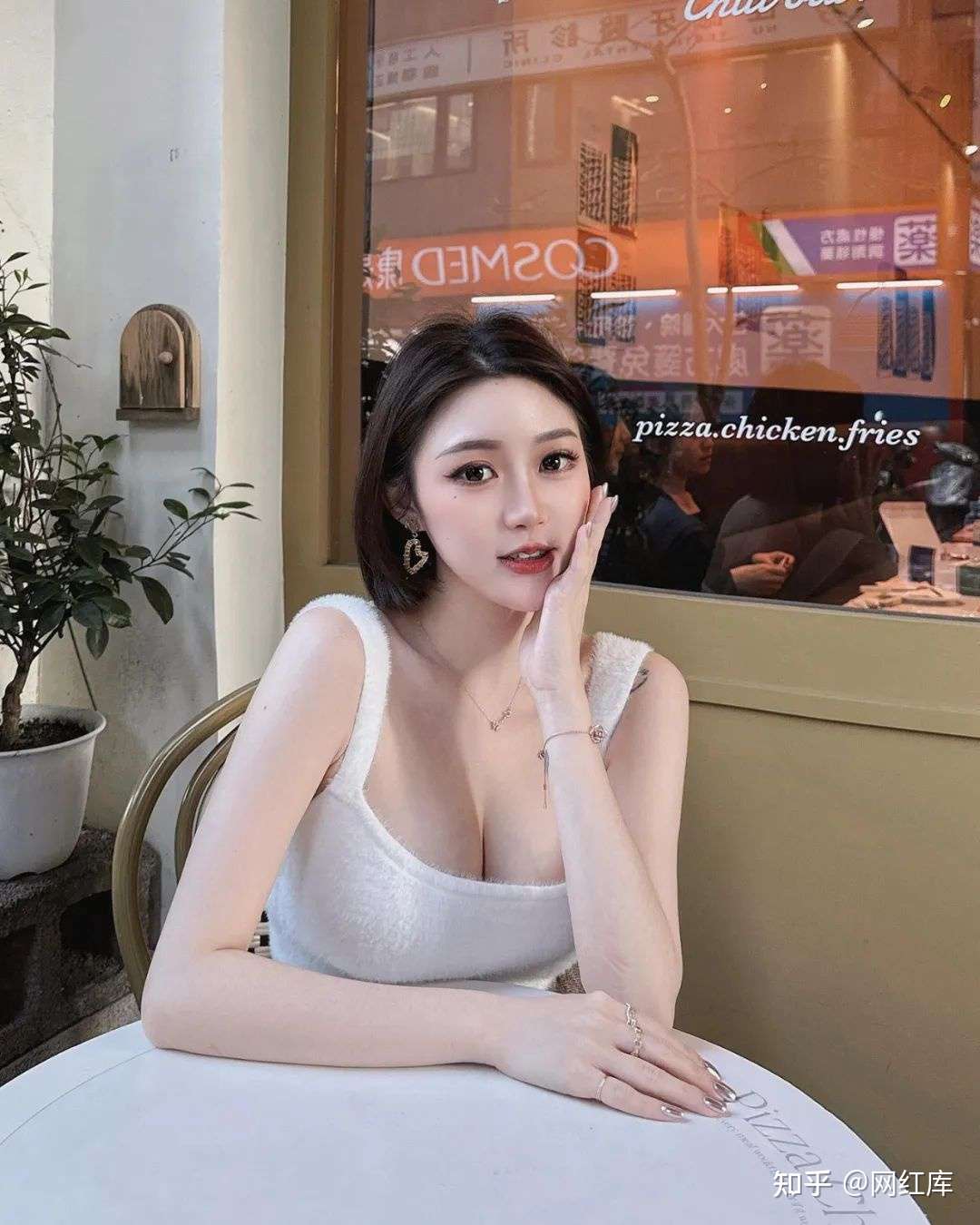 32E网红台妹咪啦，极致腰臀比，动人蜜桃臀 Instagram-第17张