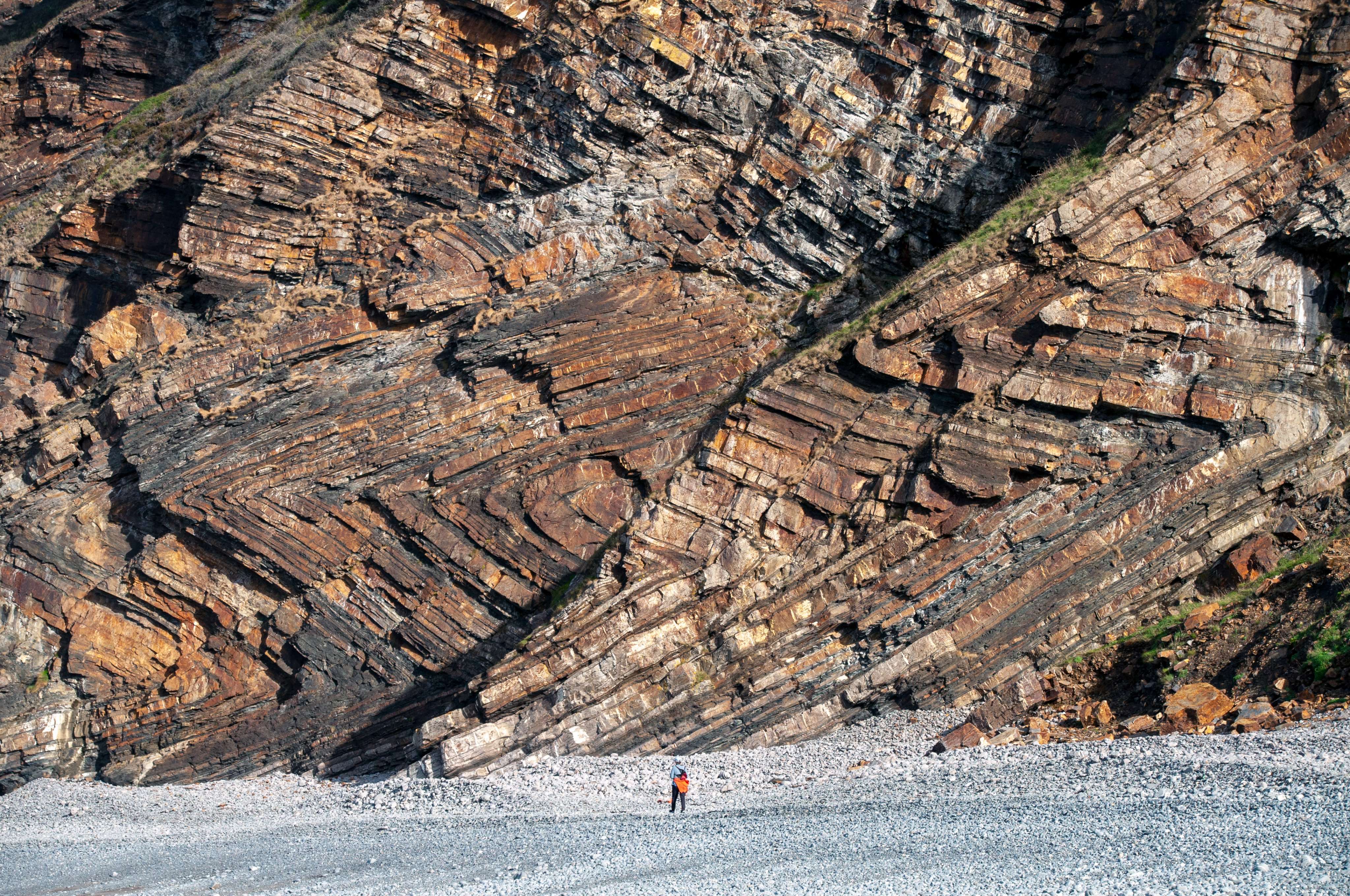 青铜马弓手 的想法: 褶皱搜集计划 | 千姿百态的岩石褶皱,是… - 知乎