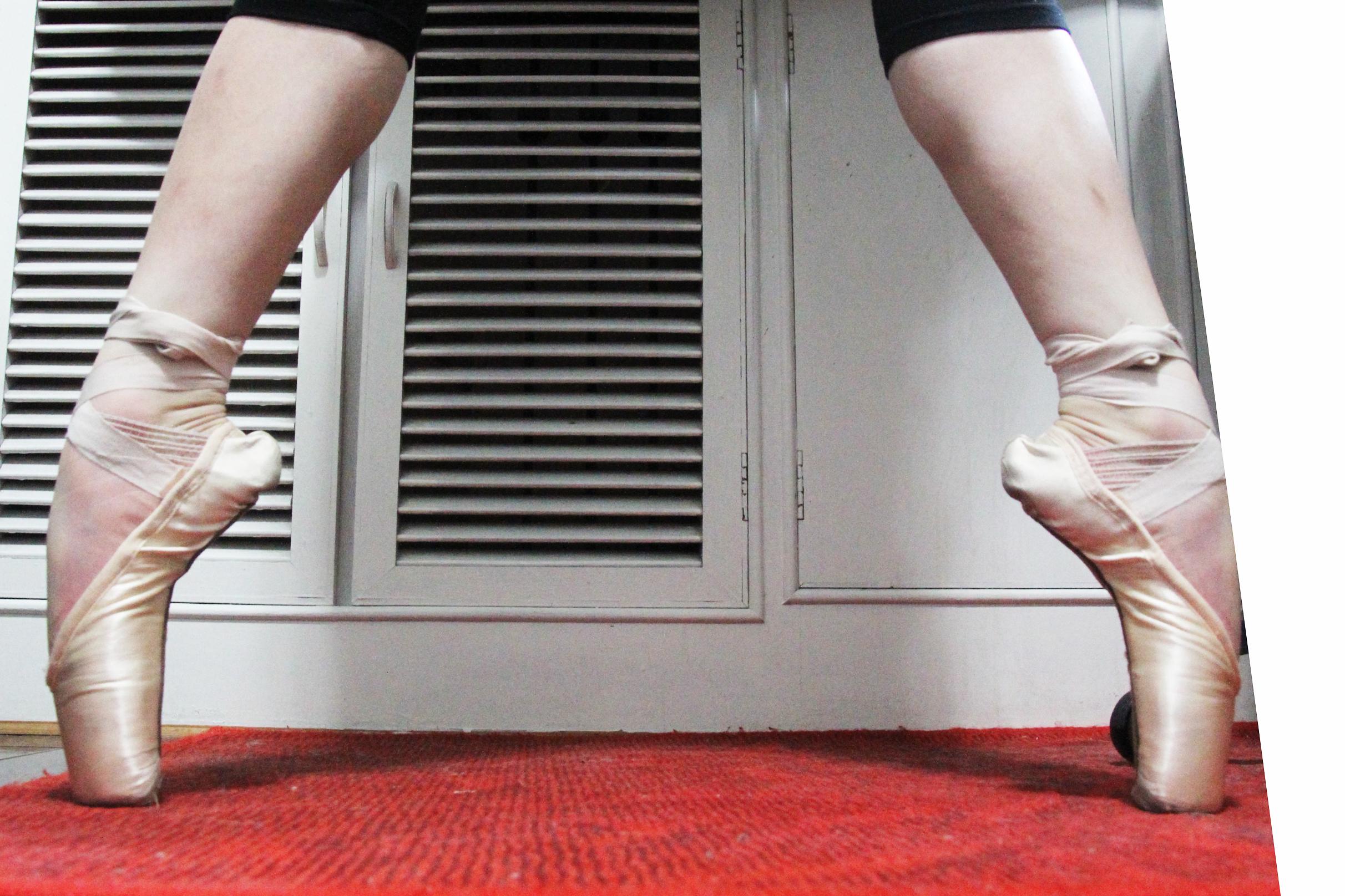 穿足尖鞋前,芭蕾需要接受哪些正确方法训练? 