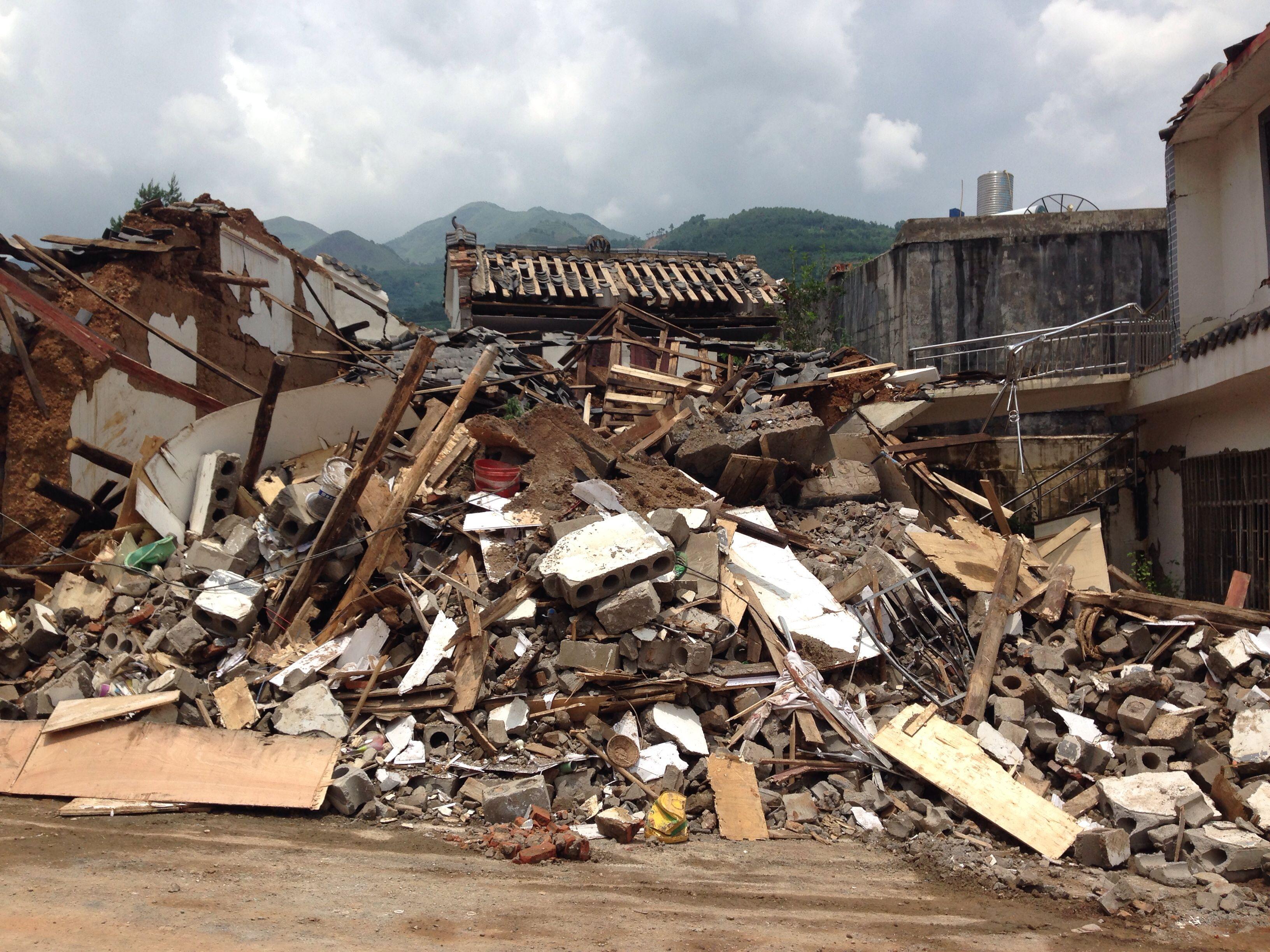 分析一下云南鲁甸地震65级却会造成那么大伤亡的主客观原因