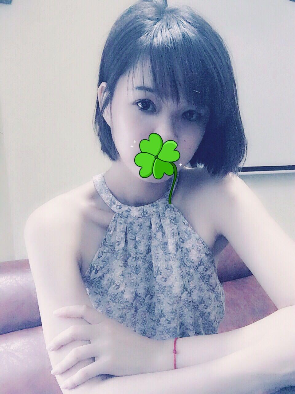 平胸女生怎么穿衣服?