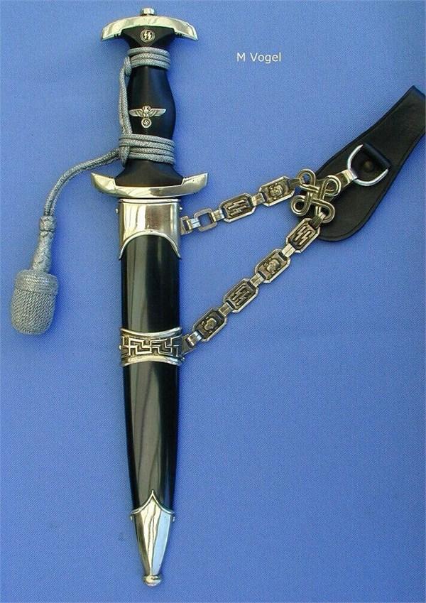 解放军军官佩剑吗?