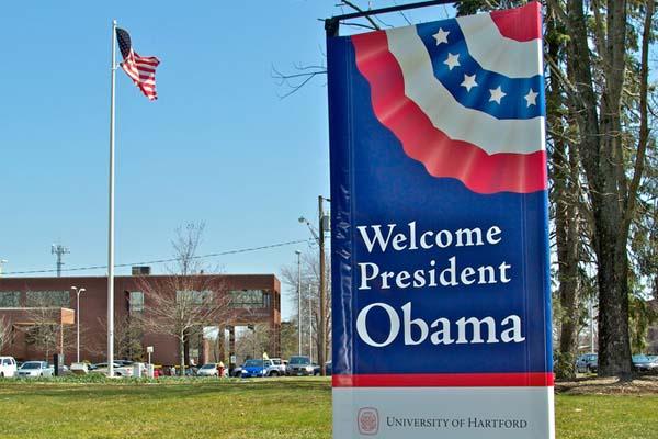 美国官场上有欢迎xx领导莅临xx横幅之类的迎接领导的方式吗