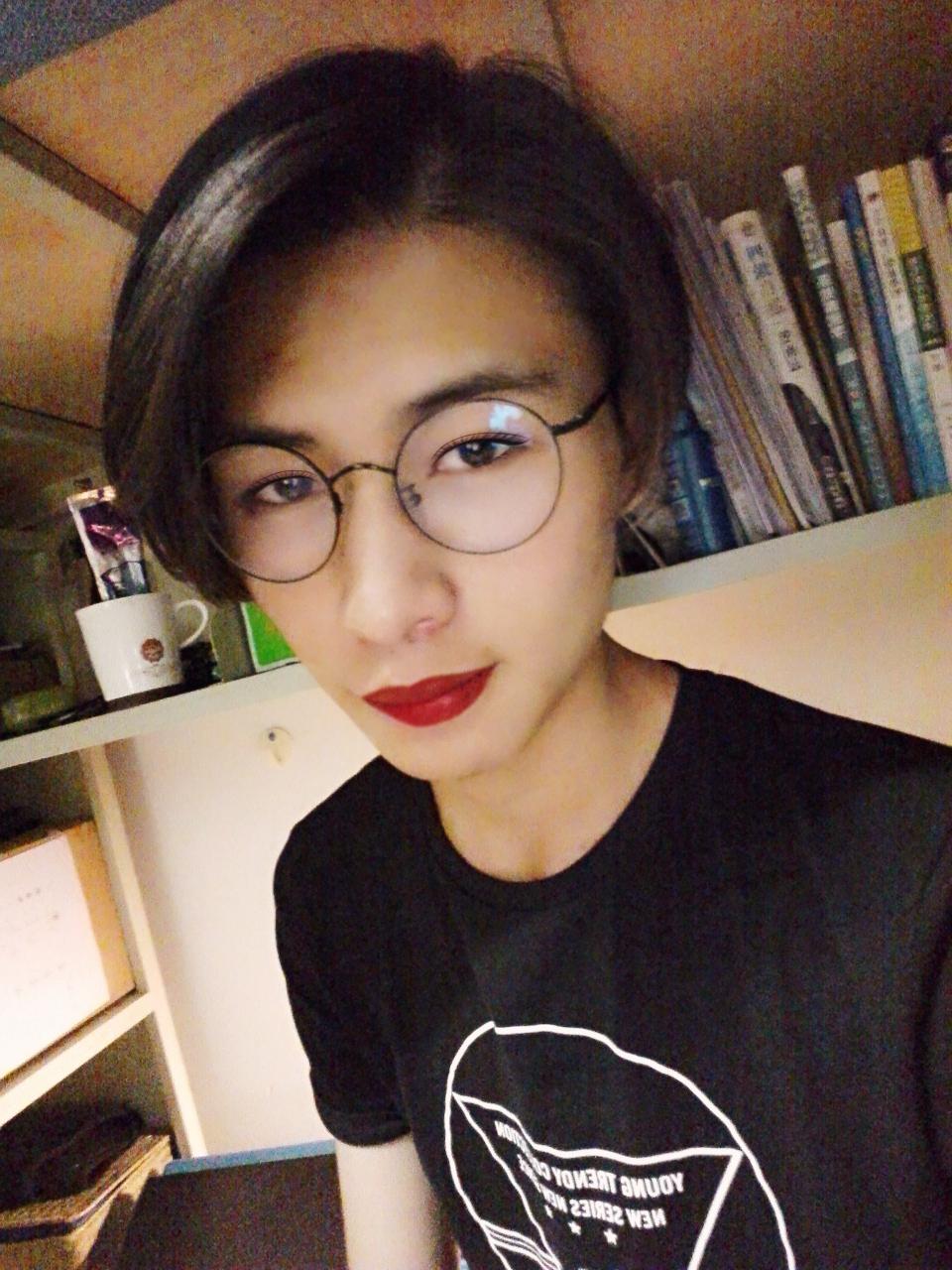长得像女生的男生特别好看