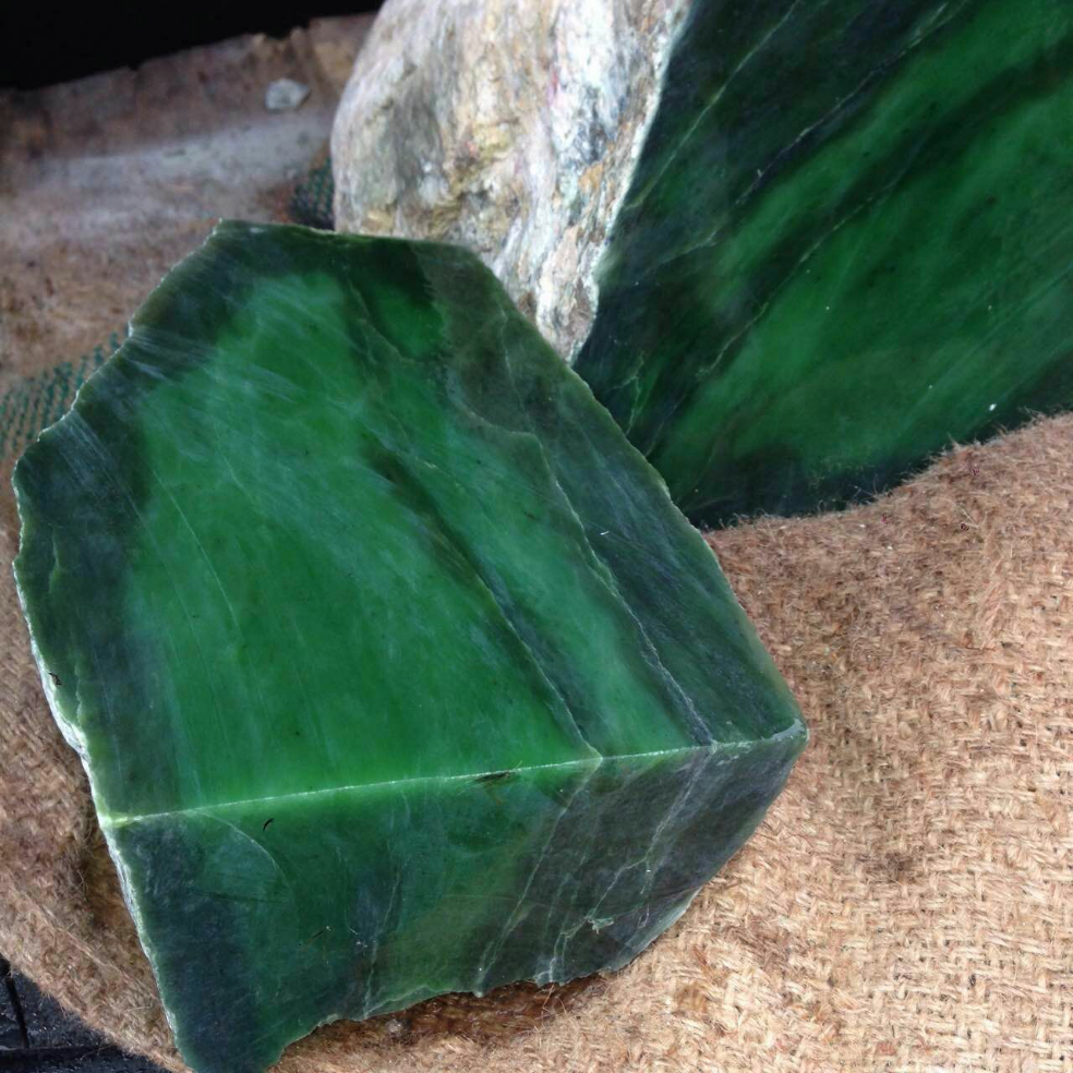 有没有大神了解阿富汗碧玉是阿富汗的碧玉不是阿富汗玉