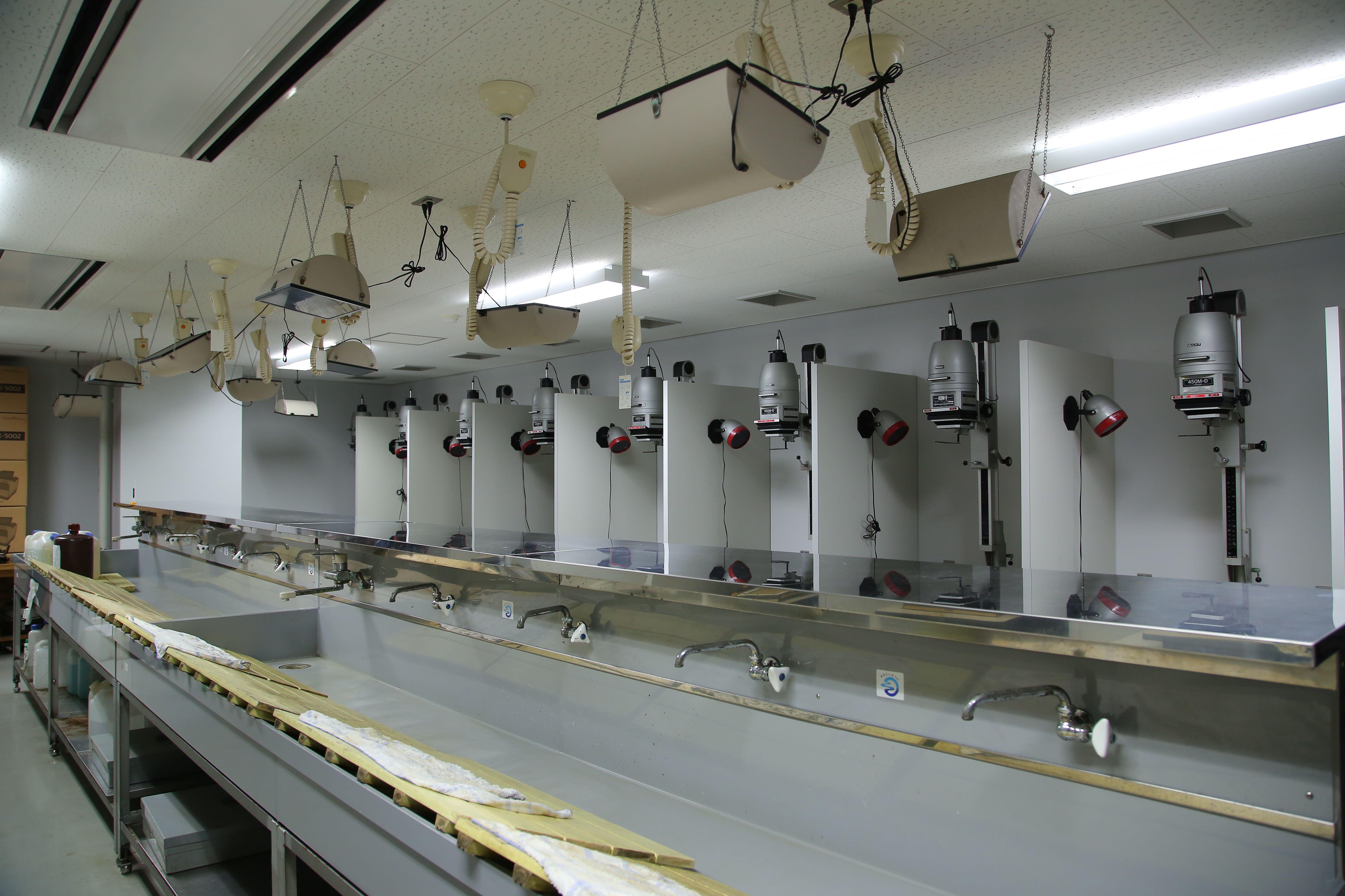 一张胶卷相片是如何冲洗出来的?