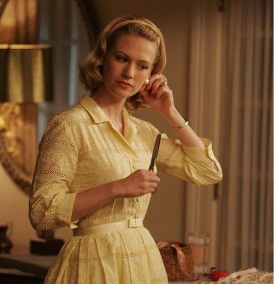 如何评价《广告狂人》中贝蒂(betty)的服装,她的服装体现了60年代哪些