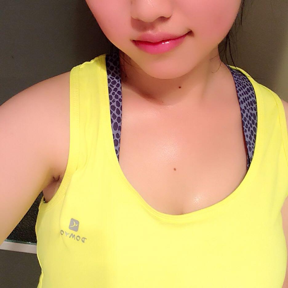 胸大的妹子穿什么才好看并且不容易走光