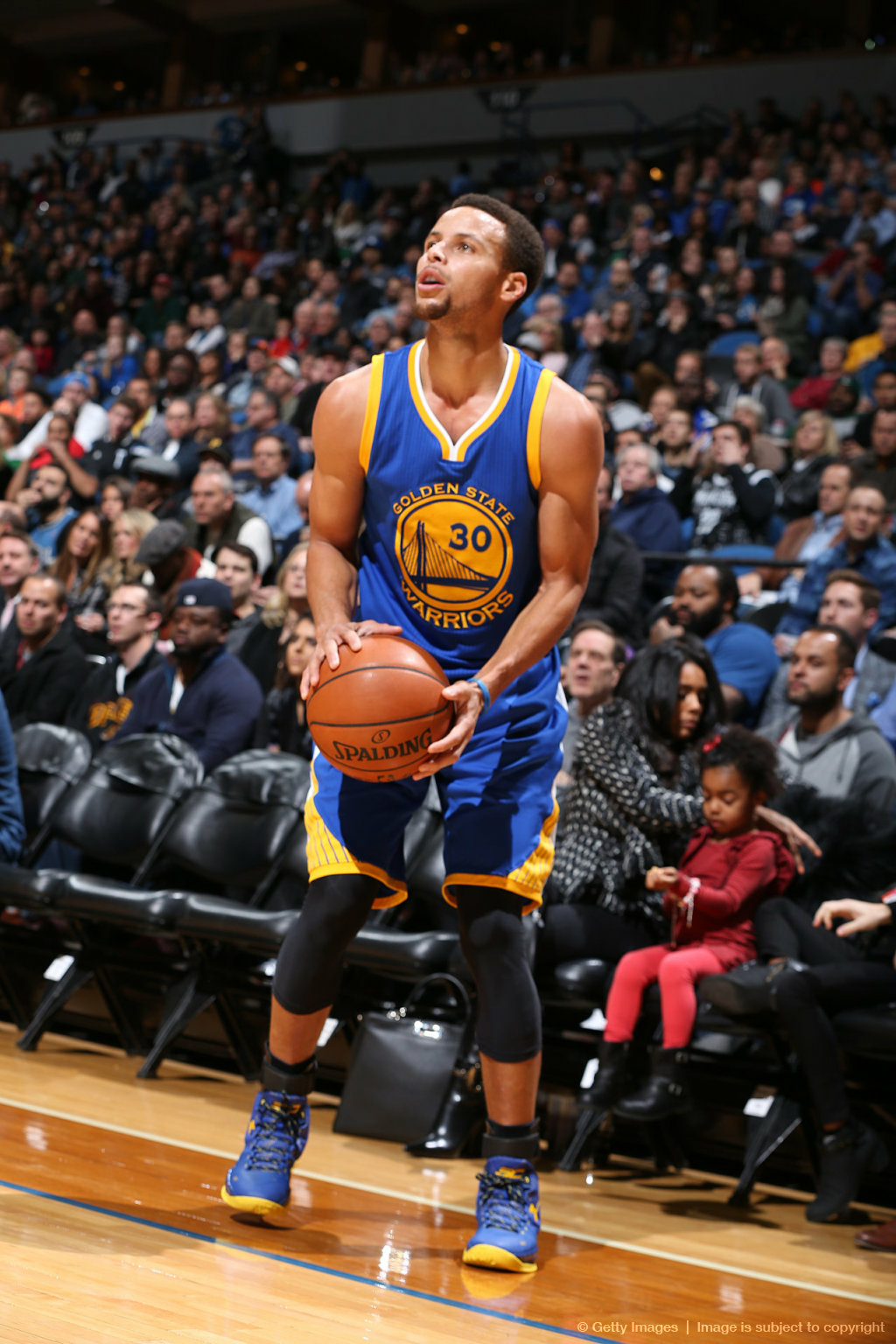 史蒂芬库里的投篮为什么射程如此之远而且快得完全挡不住