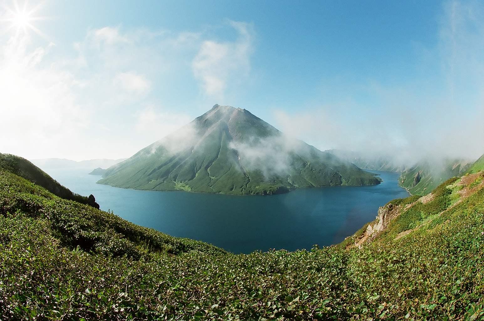 有哪些绝美的山顶湖泊及成因?