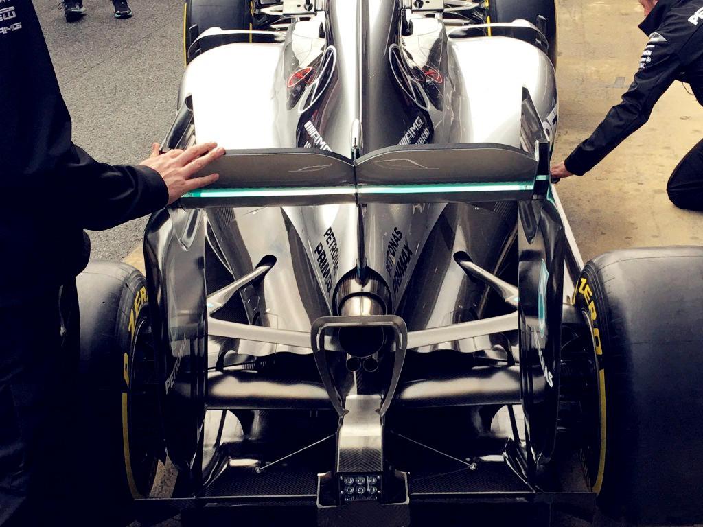 F1赛车尾翼的结构很复杂吗？ - 知乎