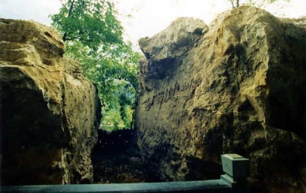 平塘掌布救星石是怎么回事?