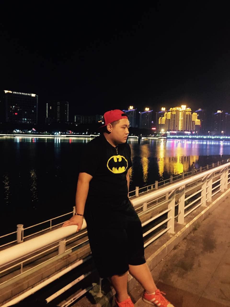 一米八200斤的男朋友如何穿衣啊