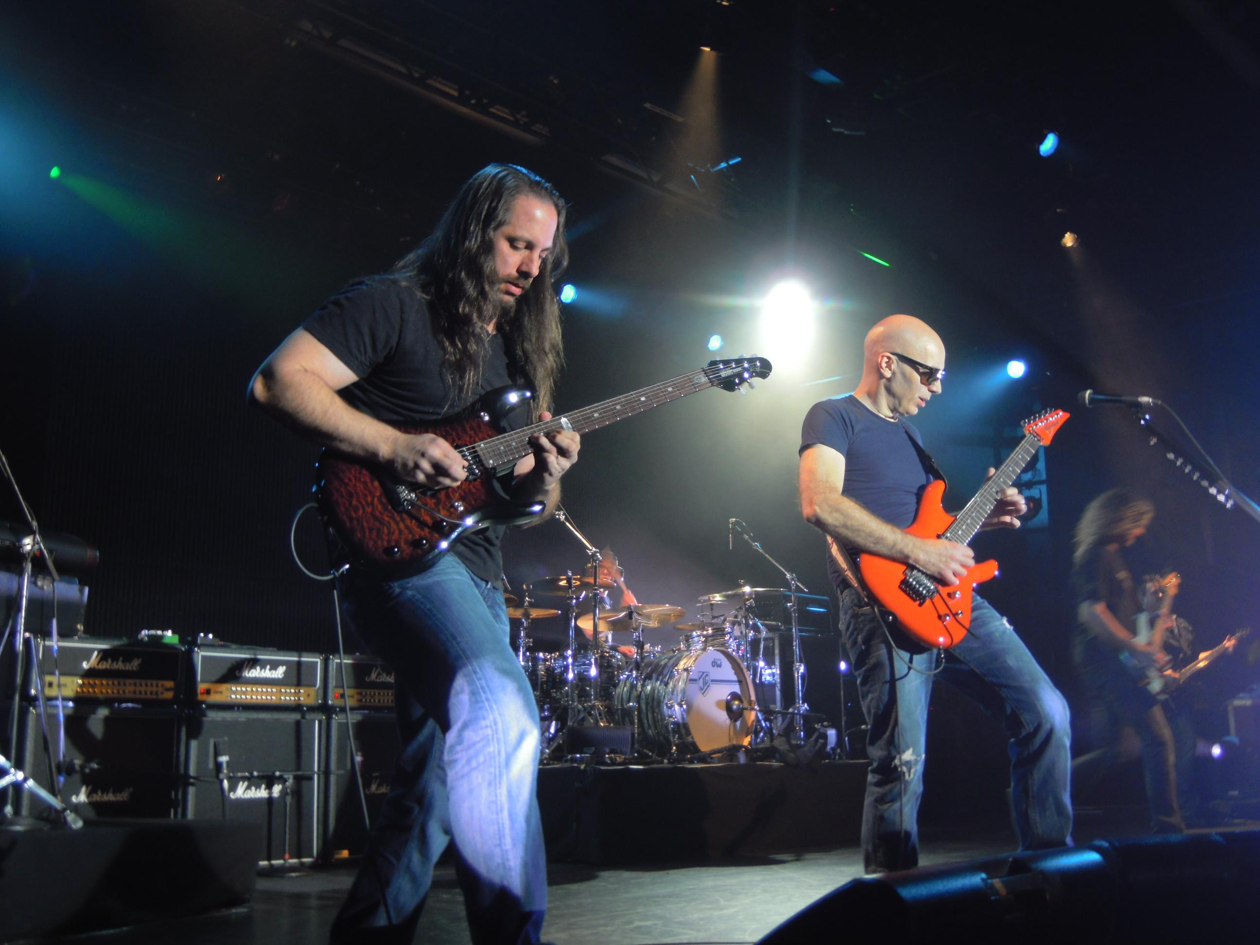 如何评价吉他手joesatriani